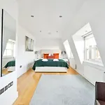 3 Bedrooms Penthouse In Queen\'S Gate
