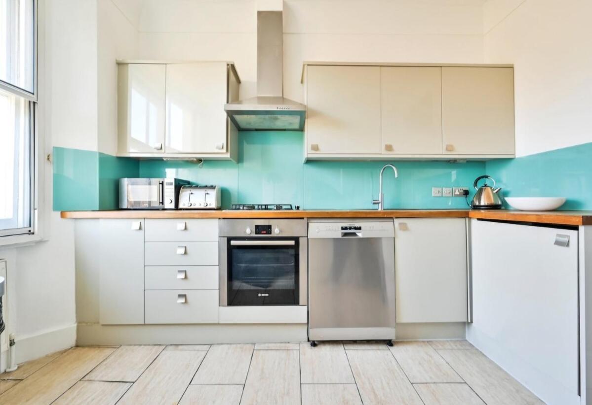 3 Bedrooms Penthouse In Queen's Gate * Londra